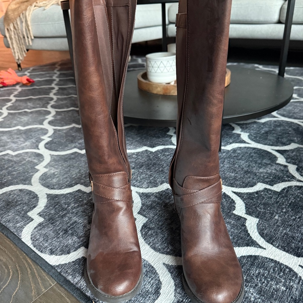 Women’s  Guess Boots
